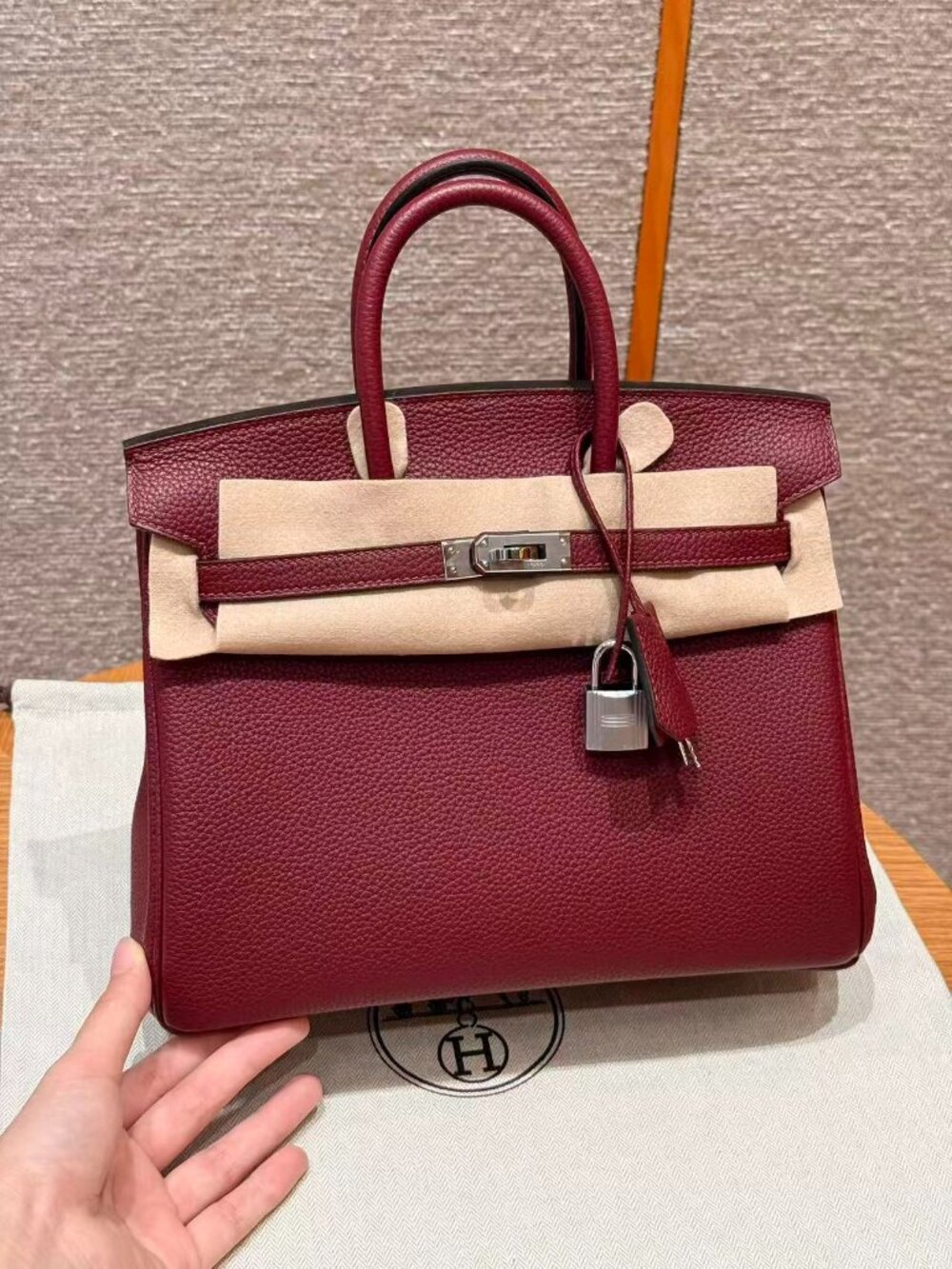 Classic Hermes Bag: A Stylish and Versatile Choice for Elegance